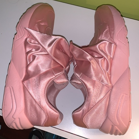 Puma Fenty rare Pink Satin Bow Sneakers size 9.5 - Picture 7 of 9